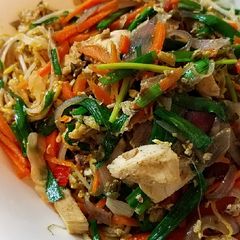 A picture of Sugar free Pad Thai with brown rice noodle.
