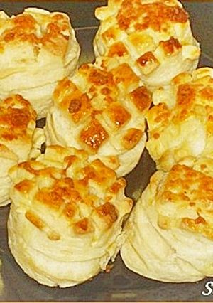 Sajtos-tejfölös pogácsa recept fotója