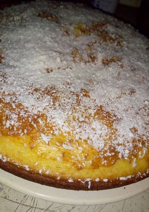 Una foto de Bizcochuelo casero de limón 🍋