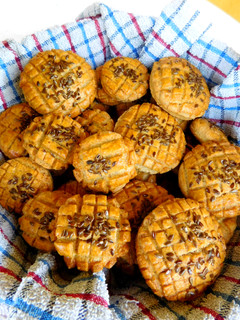 Teljes kiőrlésű bögrés pogácsa recept fotója