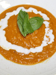 Una foto de Crema de calabaza y coco con curry