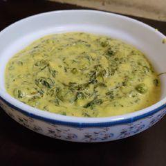 A picture of Methi matar malai.