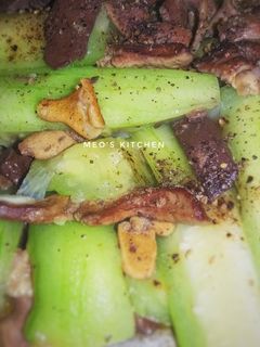 Hình của món Lòng Gà Xào Mướp.