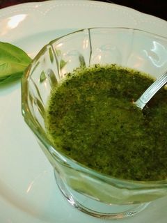 Una foto de Aceite aromático de albahaca