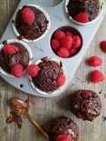 Muffin al doppio cioccolato e lamponi