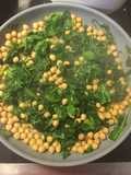 Salteado de garbanzos-espinaca-col rizada 