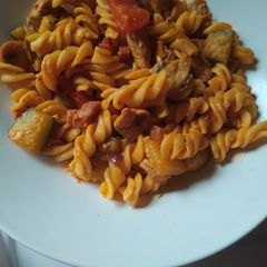 A picture of Chicken and pancetta pasta.