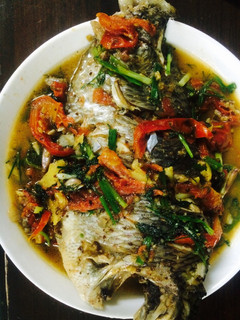Hình của món Cá rô phi hấp tương gừng.