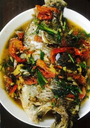 Hình của món Cá rô phi hấp tương gừng.