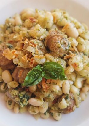 Foto principal de Alubias blancas con butifarra al pesto