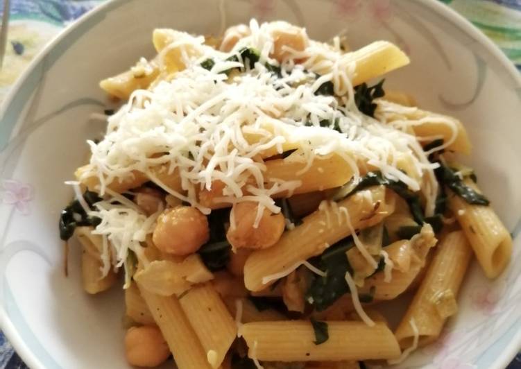 Pasta con acelgas y garbanzo