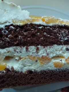 Gluténmentes, őszibarackos-mascarponés torta, barna rizsliszttel recept fotója