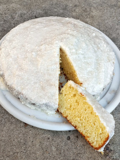 Una foto de Torta de limón cocada