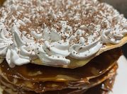 Una foto de torta rogel harina comun