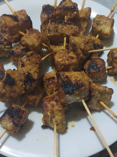 Una foto de Pinchos morunos