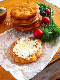 Burgonyás, kefires lángos recept fotója