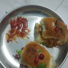 A picture of Dabeli.