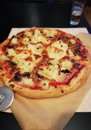 Zdjęcie przepisu Pizza z ananasem.