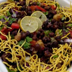 A picture of Kala chana chaat.