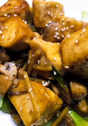 A picture of Tofu and mushrooms in ginger and oyster sauce.