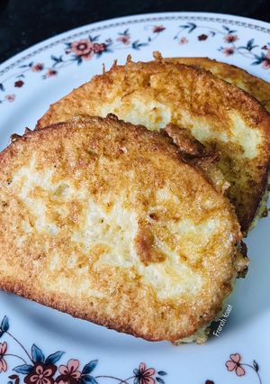 A picture of French Toast.