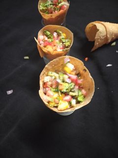 मसाला पापड़ कोन (Masala Papad cone recipe in Hindi) रेसिपी मुख्य फोटो