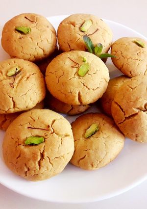 કેસર નાનખટાઈ (Kesar Nankhatai in Gujarati) રેસીપી મુખ્ય ફોટો