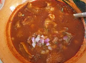 Una foto de Menudo de res o caldo de pancita 🍲