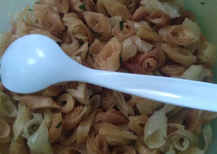 Resep masakan Lumpia gulung gurih daun jeruk | Resep Bumbu Lumpia gulung gurih daun jeruk Yang Bisa Manjain Lidah