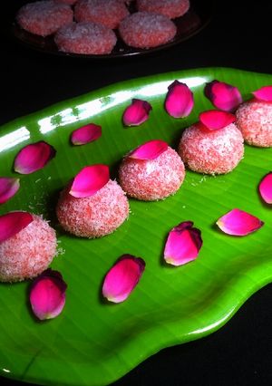 কোকোনাট স্ট্রবেরি স্নো ডিলাইট(coconut strawberry snow delight recipe in Bengali) রেসিপির প্রধান ছবি