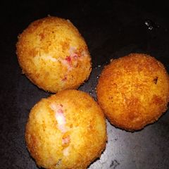 A picture of Alu Paneer ball.
