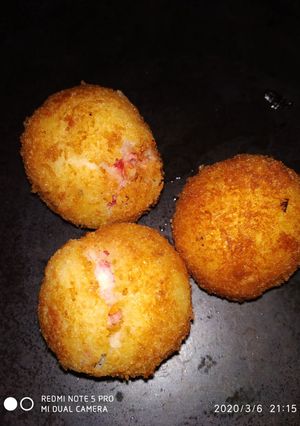A picture of Alu Paneer ball.
