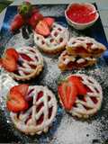 Crostatine di frolla all'olio con crema alle fragole homemade