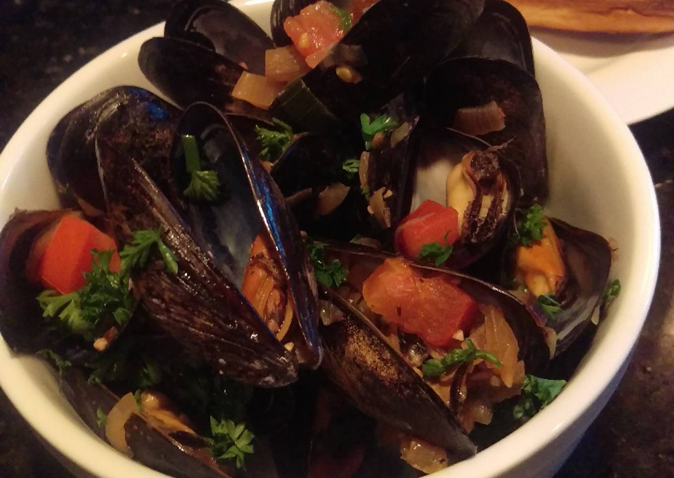 Steamed mussels in white wine
