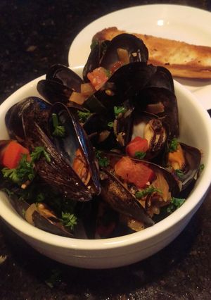 A picture of Steamed Mussels in White Wine.