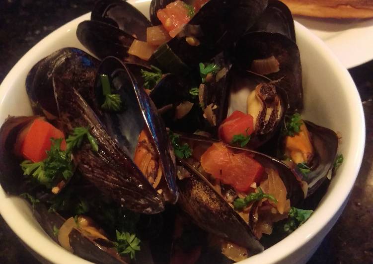 Recipe of Award-winning Steamed Mussels in White Wine