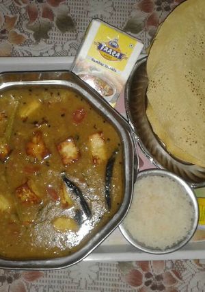 A picture of Paneer sambhar.