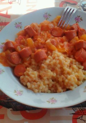 Virslis lecsó tarhonyával recept fotója