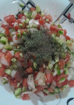عکسی از دستور سالاد شیرازی با چاشنی آب نارنج (Shirazi salad with orange juice)