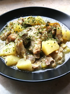 Una foto de Guiso de alcachofas con costillas de cerdo
