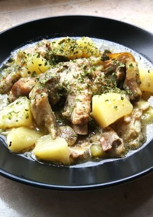 Una foto de Guiso de alcachofas con costillas de cerdo