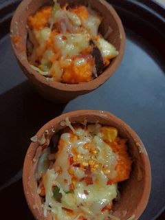 कुल्हड़ पिज़्ज़ा (Kulhad Pizza Recipe in Hindi) रेसिपी मुख्य फोटो