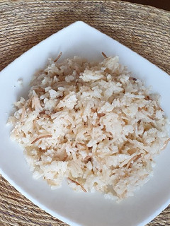 Una foto de Arroz con fideos a mi manera