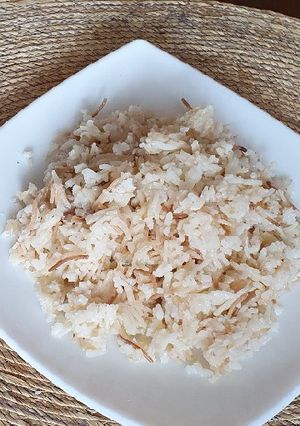 Una foto de Arroz con fideos a mi manera