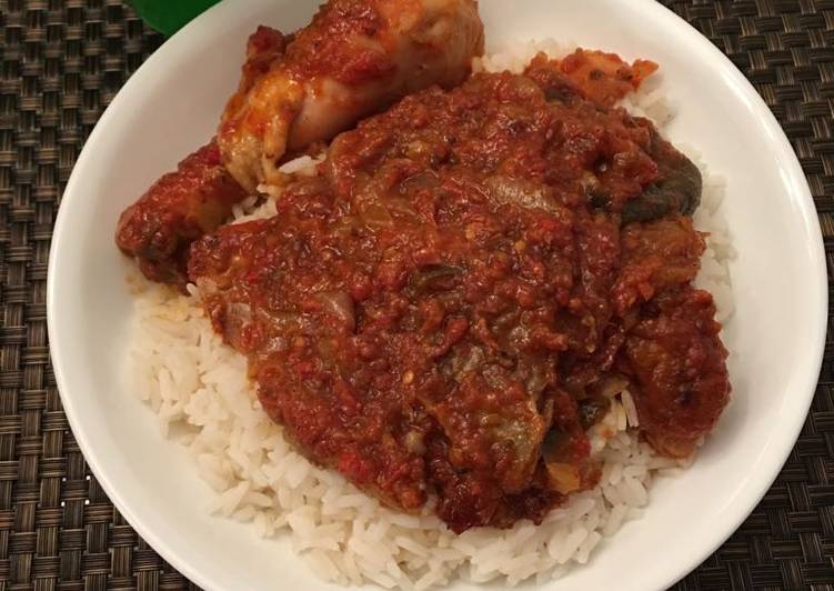 White rice with pepper stew and chicken