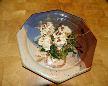 New Recipe Seared Scallops with Wine Cream Sauce on Wilted Spinach Delicious Perfect