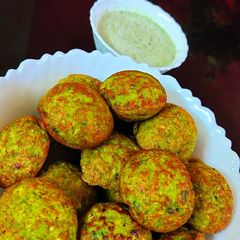 A picture of Moong dal Appe.