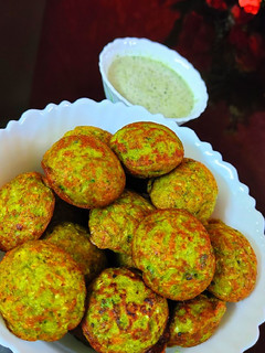 A picture of Moong dal Appe.