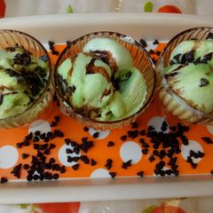 A picture of Mountain dew icecream.