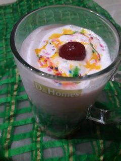 फालूदा विद चीकू मिल्क शेक (Falooda with Chikoo milk shake recipe in Hindi) रेसिपी मुख्य फोटो